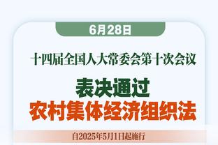 记者：卡马达已年满16岁，他可以和米兰签下职业合同